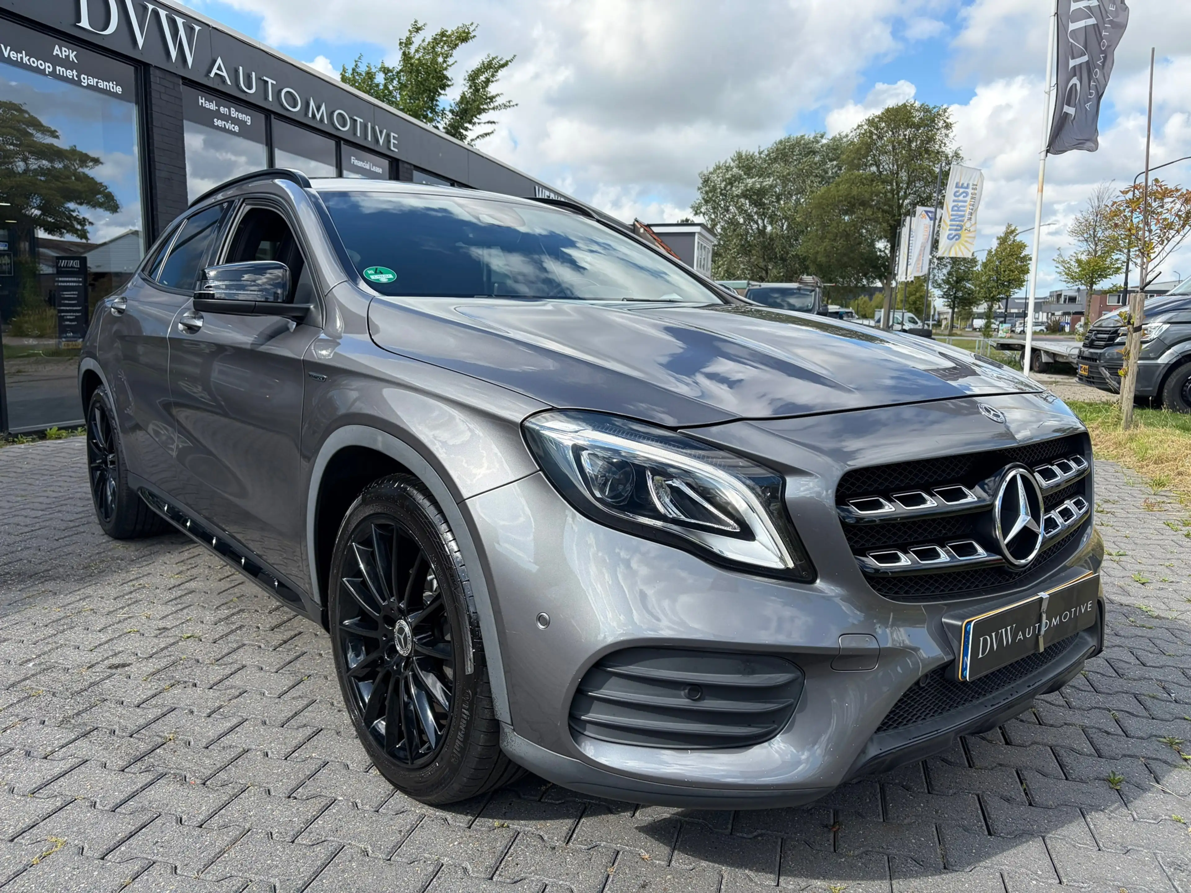 Mercedes-Benz GLA 180 Sport Edition Premium — photo 5