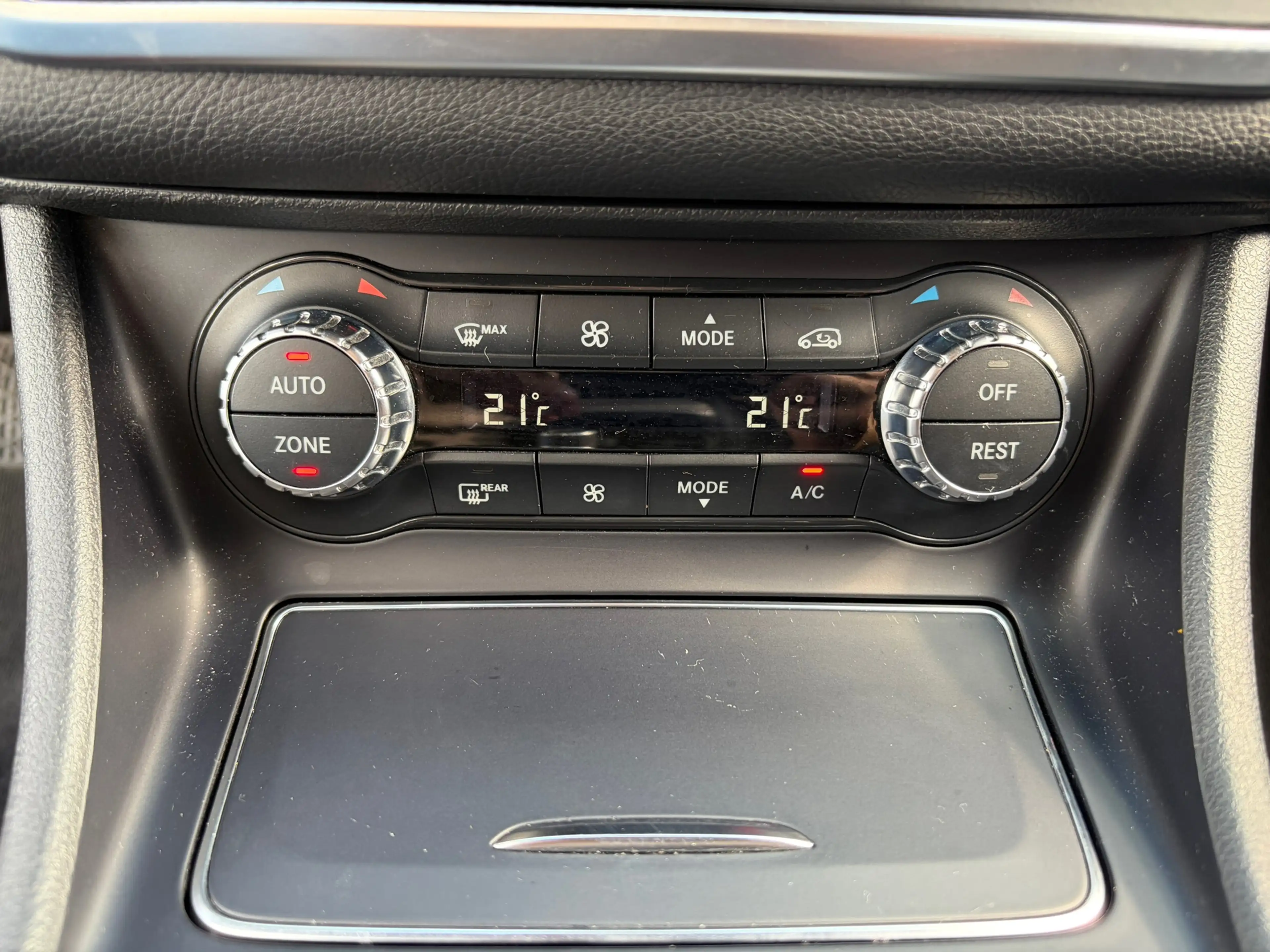 Mercedes-Benz GLA 180 Sport Edition Premium — photo 14