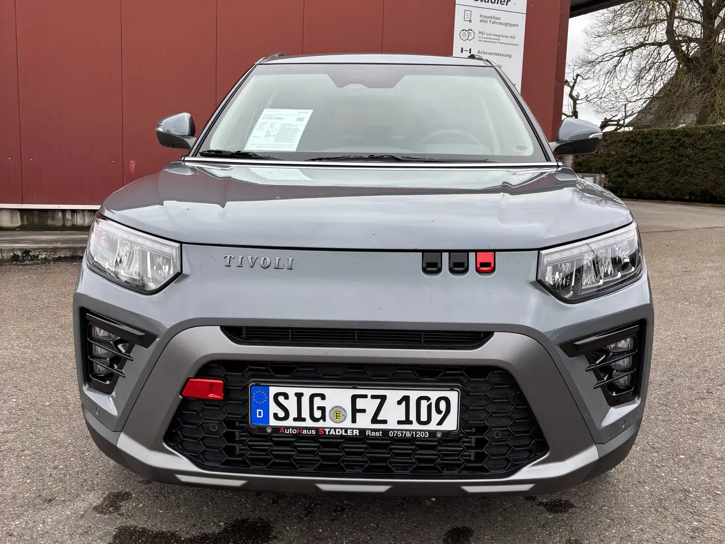 SsangYong Tivoli 1.5 T-GDi 2WD Aut. Blackline LM-Felgen Klima Gris - 1