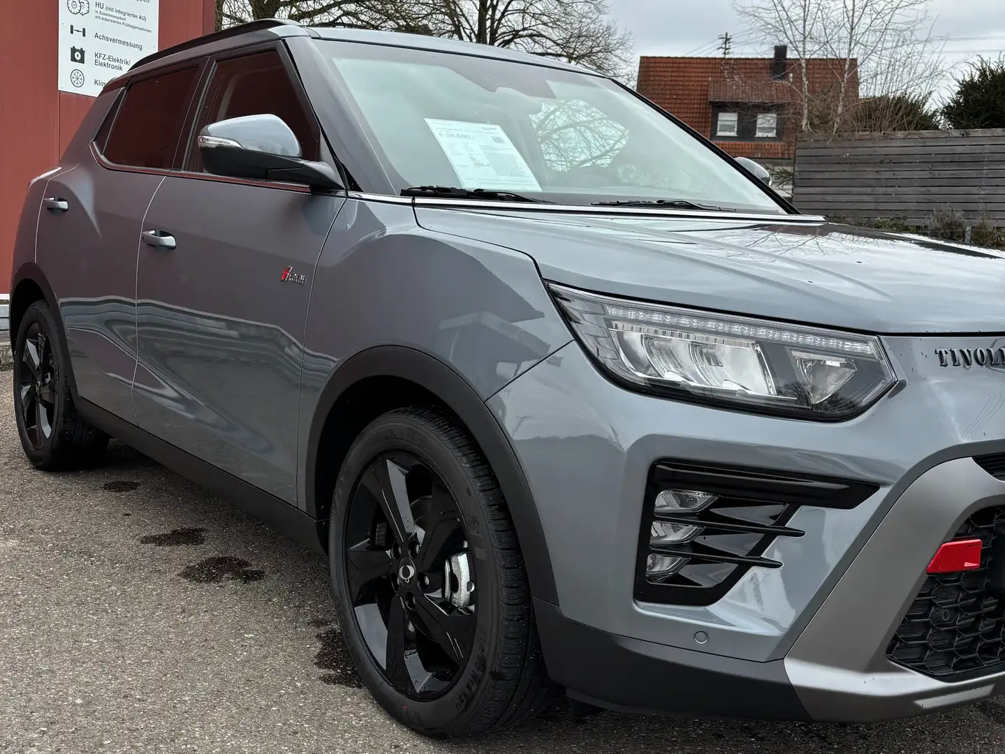 SsangYong Tivoli 1.5 T-GDi 2WD Aut. Blackline LM-Felgen Klima Gris - 2