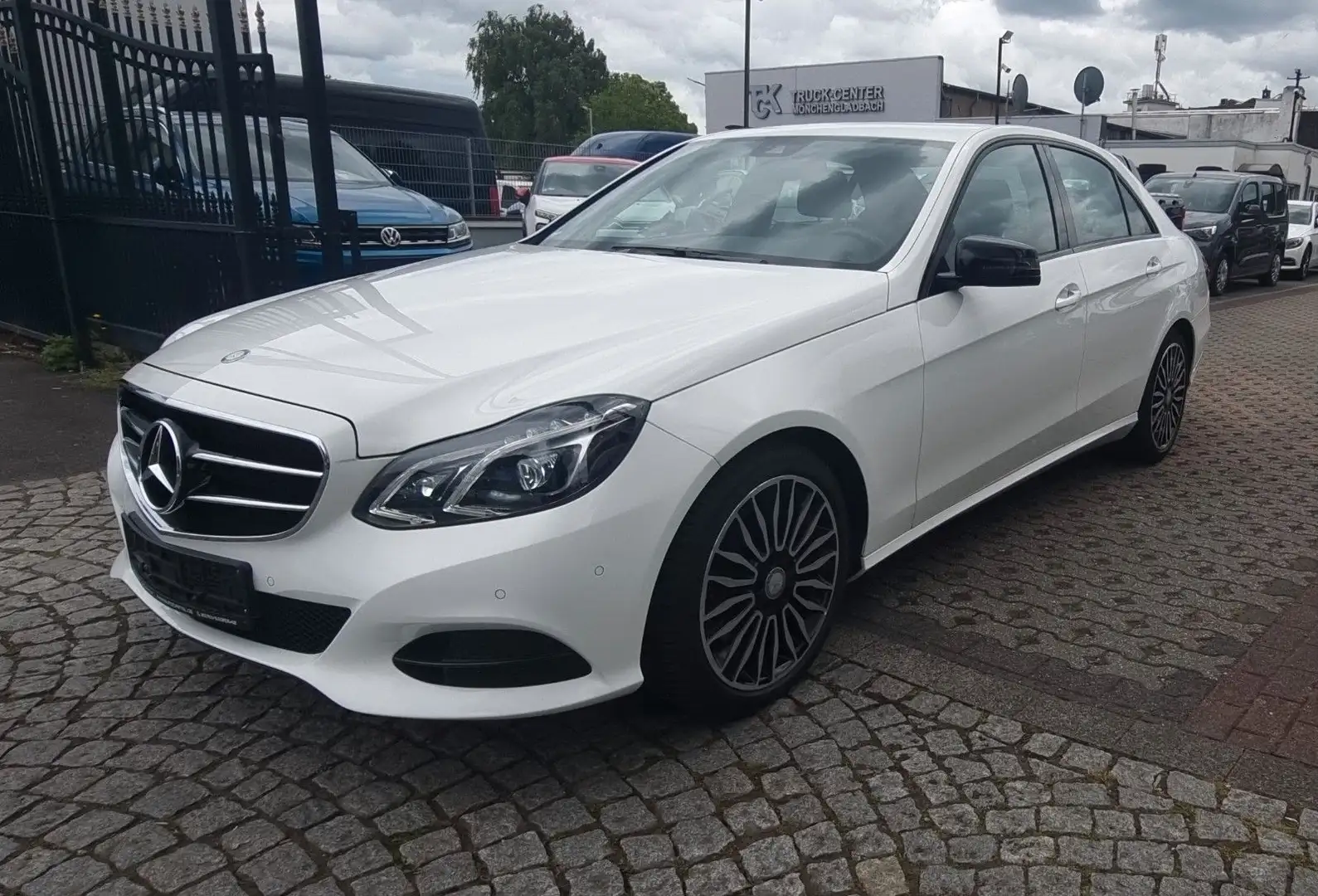 Mercedes-Benz E 220 BlueTec-NIGHT.PAKET-KAMERA-LEDER-SPORT- Blanc - 1