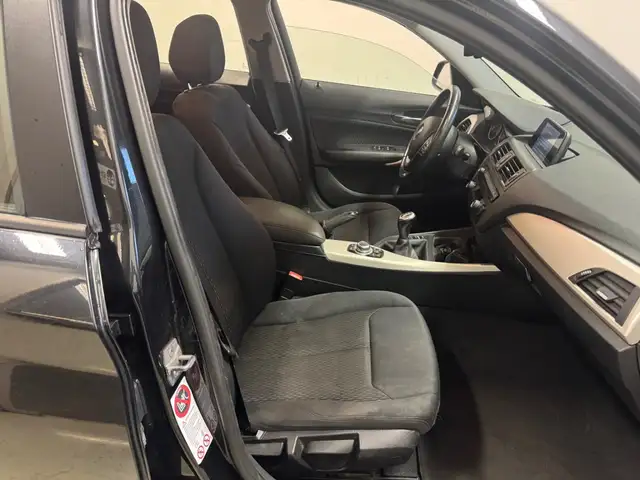BMW 1 Series view 9