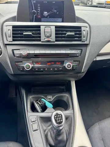 BMW 1 Series view 3