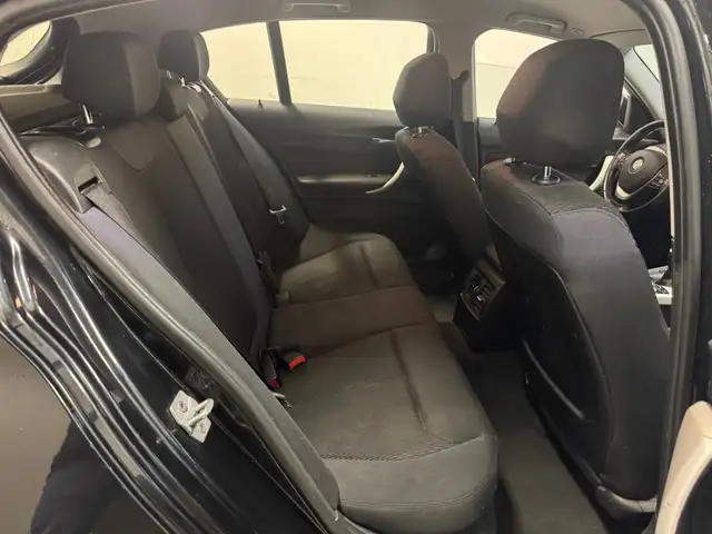 BMW 1 Series view 11