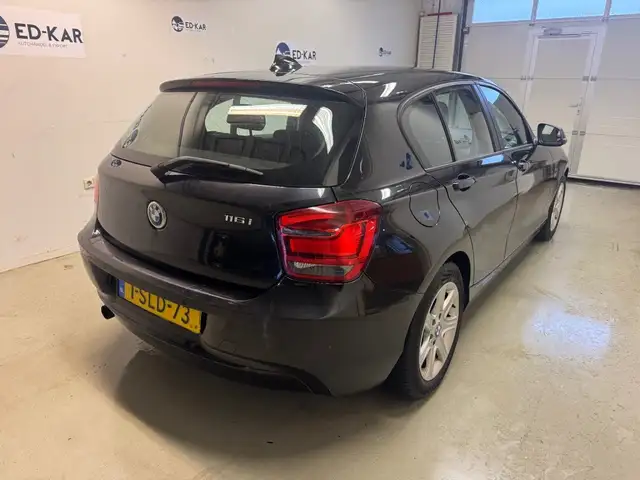 BMW 1 Series view 6