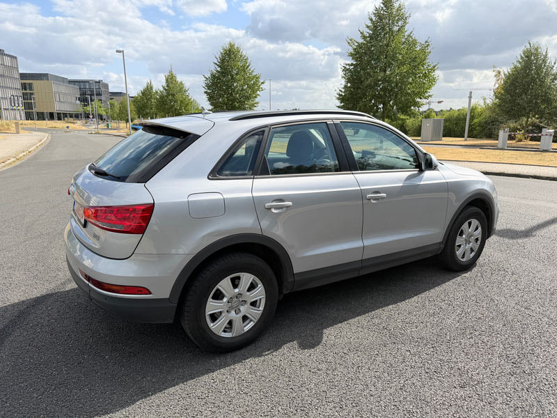 Audi Q3 Scheckheft Sitzheizung 2-Zonen Klima PDC Tempomat S-line Fahrwerk Xenon — photo 8