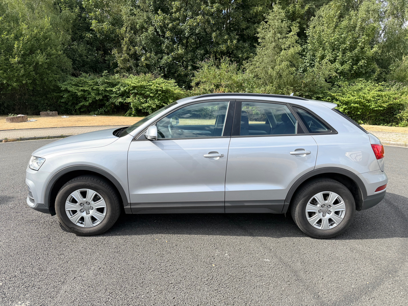 Audi Q3 Scheckheft Sitzheizung 2-Zonen Klima PDC Tempomat S-line Fahrwerk Xenon — photo 3