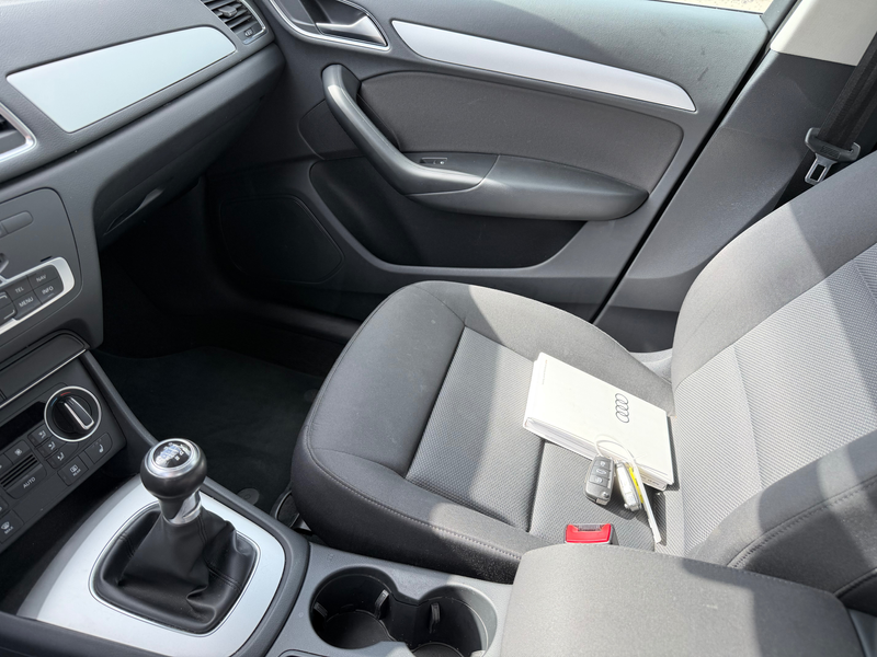 Audi Q3 Scheckheft Sitzheizung 2-Zonen Klima PDC Tempomat S-line Fahrwerk Xenon — photo 14