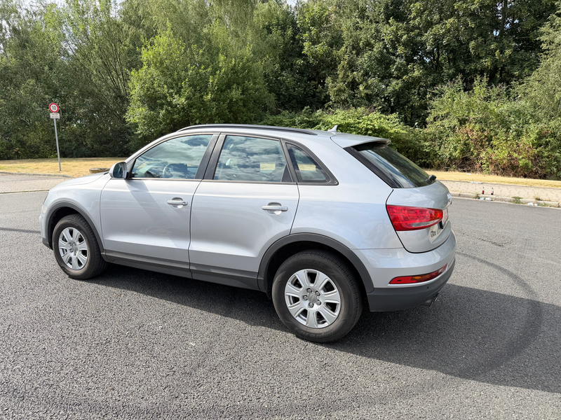 Audi Q3 Scheckheft Sitzheizung 2-Zonen Klima PDC Tempomat S-line Fahrwerk Xenon — photo 4