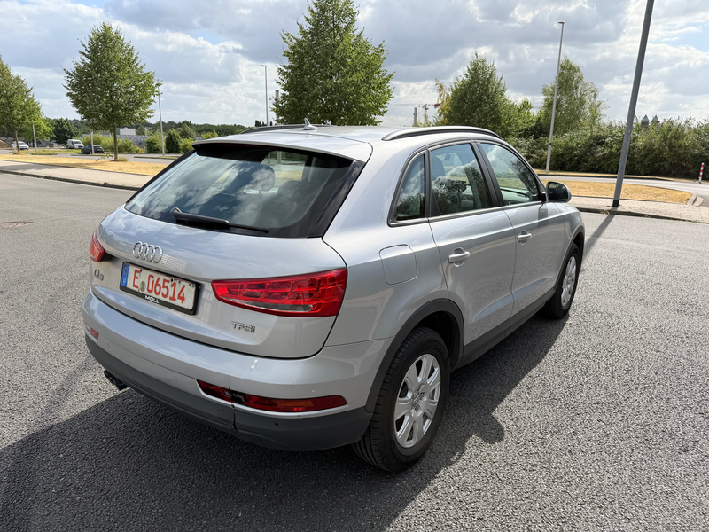 Audi Q3 Scheckheft Sitzheizung 2-Zonen Klima PDC Tempomat S-line Fahrwerk Xenon — photo 7
