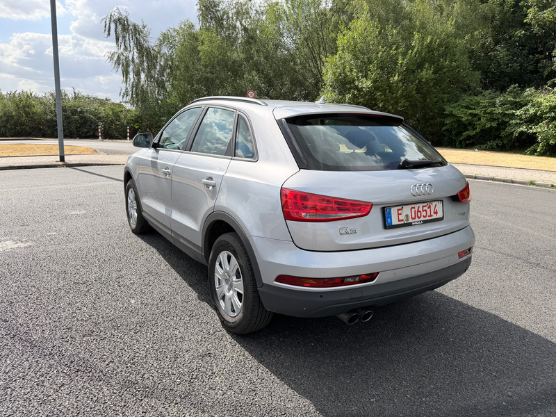 Audi Q3 Scheckheft Sitzheizung 2-Zonen Klima PDC Tempomat S-line Fahrwerk Xenon — photo 5