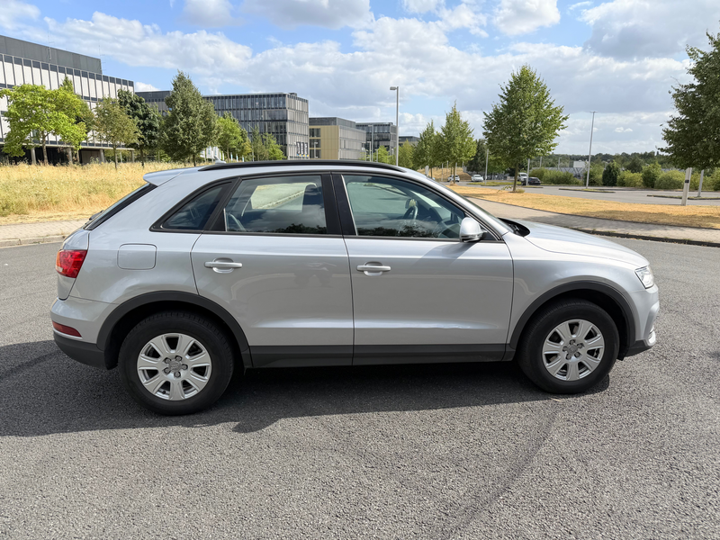 Audi Q3 Scheckheft Sitzheizung 2-Zonen Klima PDC Tempomat S-line Fahrwerk Xenon — photo 9