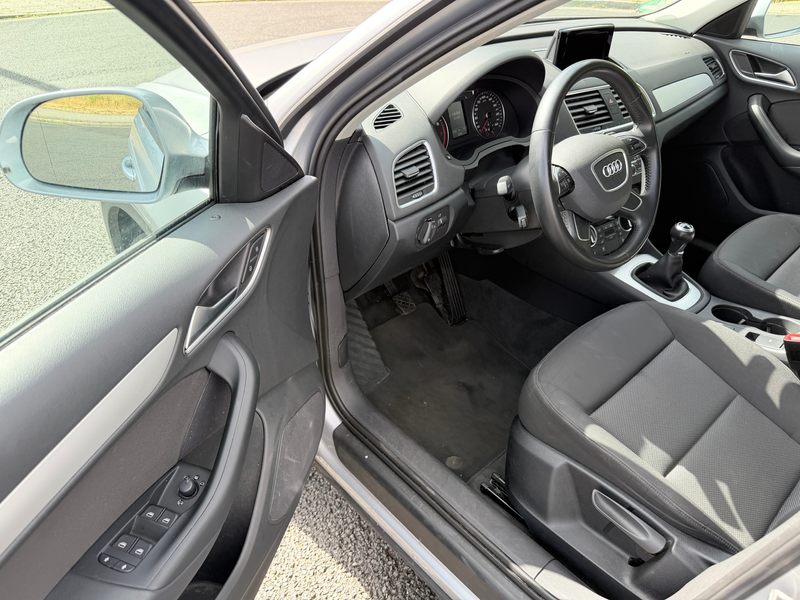 Audi Q3 Scheckheft Sitzheizung 2-Zonen Klima PDC Tempomat S-line Fahrwerk Xenon — photo 13