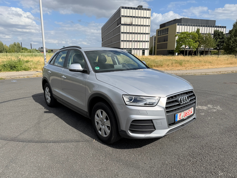 Audi Q3 Scheckheft Sitzheizung 2-Zonen Klima PDC Tempomat S-line Fahrwerk Xenon — photo 11