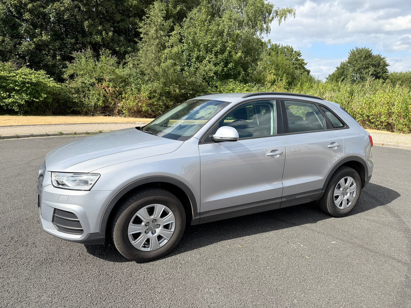 Audi Q3 Scheckheft Sitzheizung 2-Zonen Klima PDC Tempomat S-line Fahrwerk Xenon — photo 2