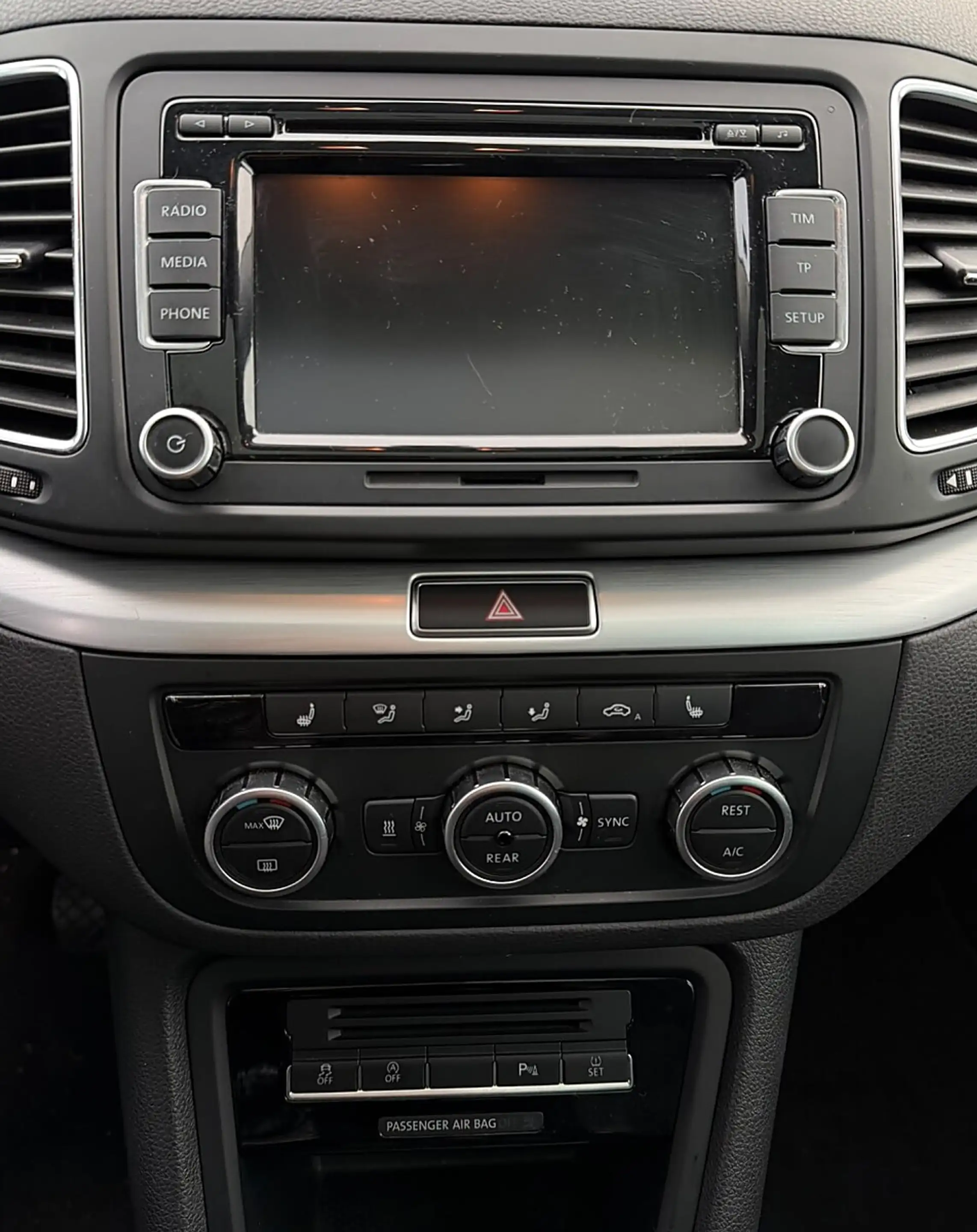 Volkswagen Sharan Sky 2.0 TDI — photo 12