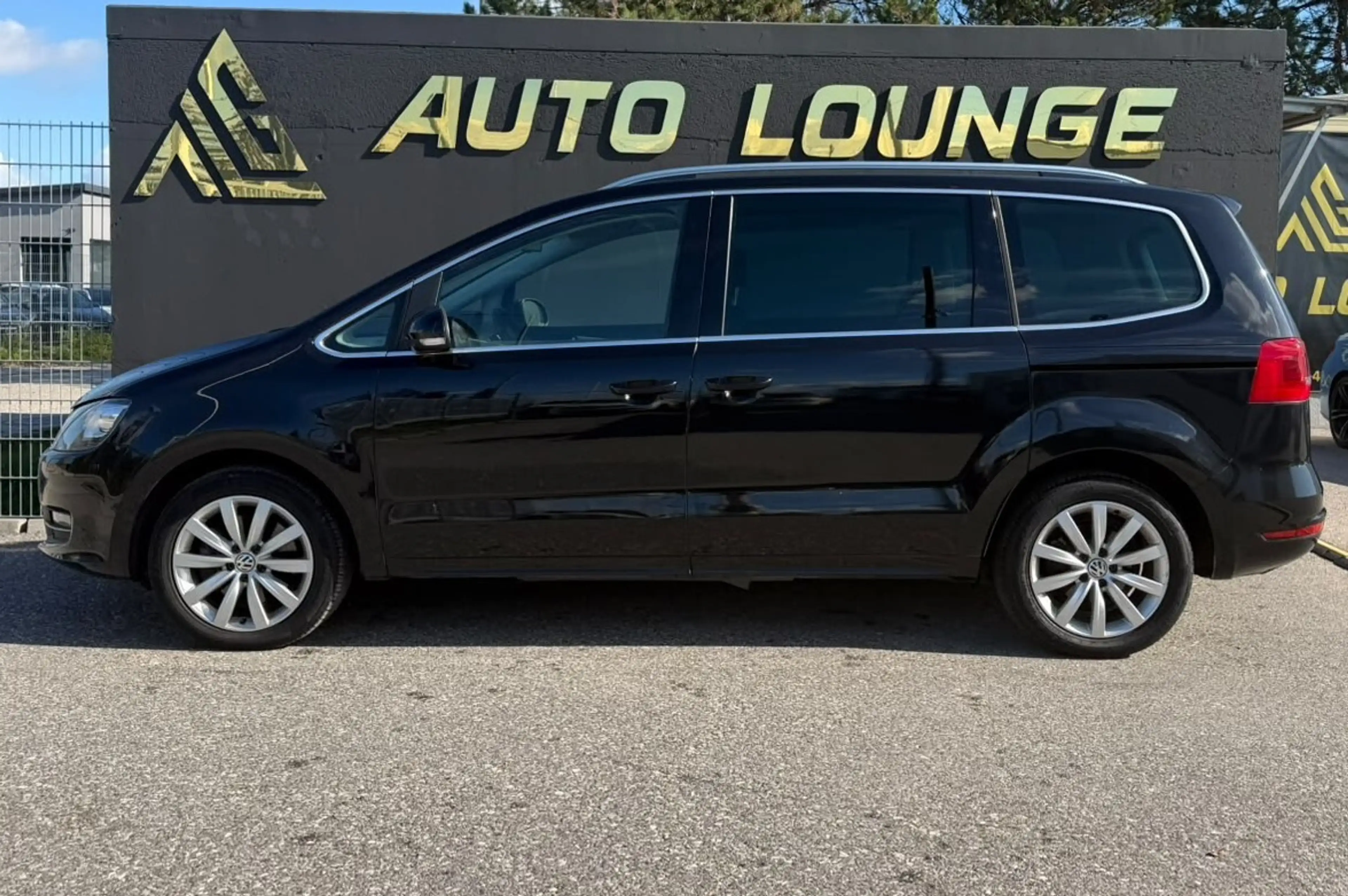 Volkswagen Sharan Sky 2.0 TDI — photo 3