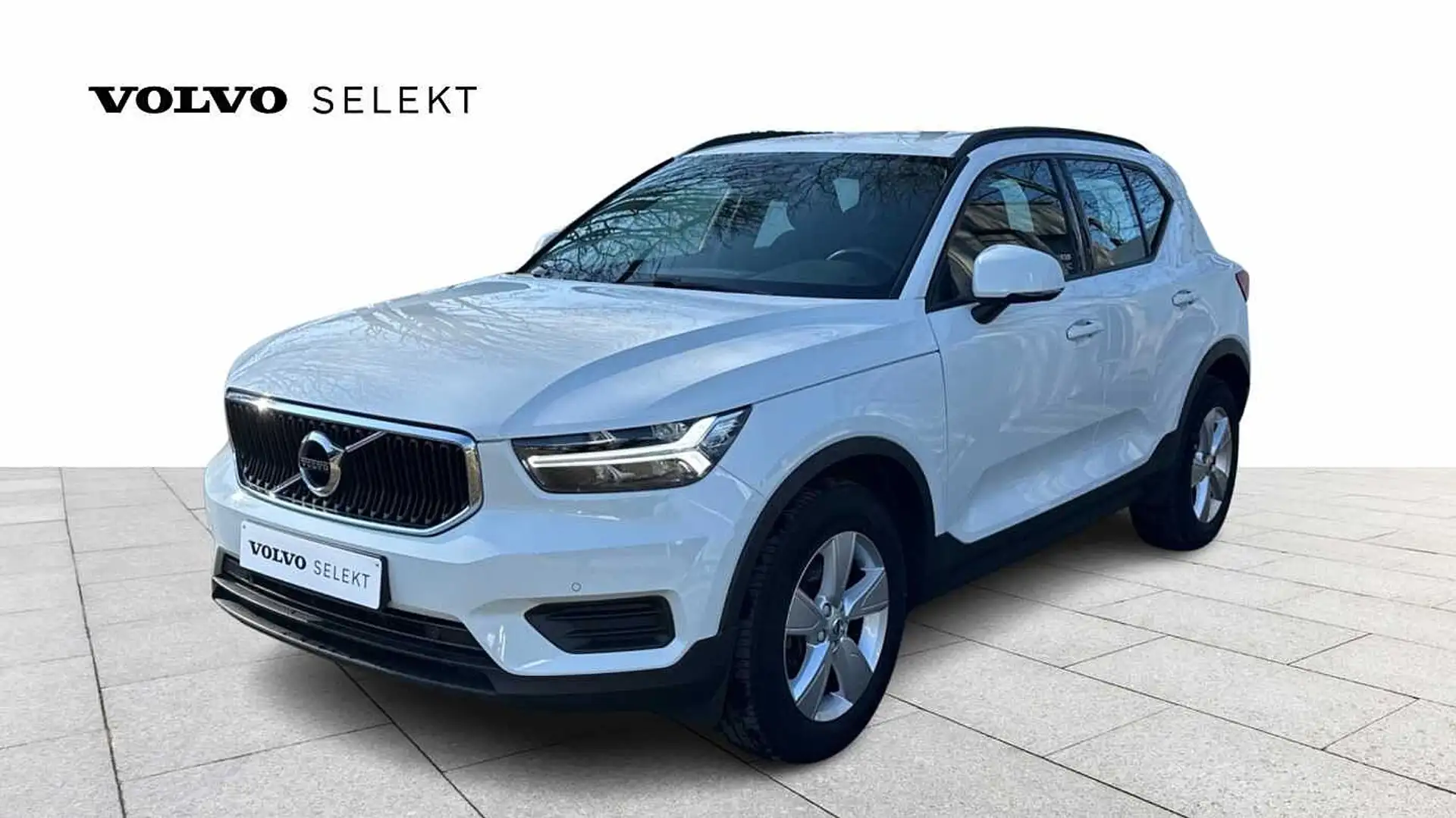 Volvo XC40 Momentum Core, T2 handgeschakeld 3YEAR WARRANTY Wit - 1