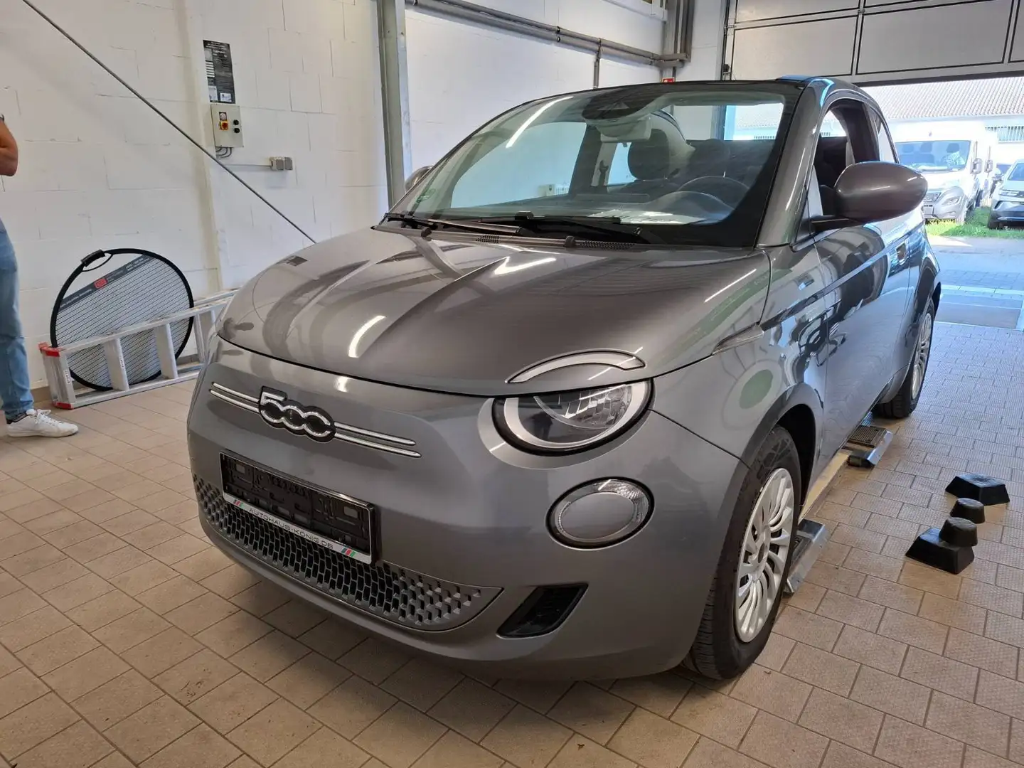 Fiat 500e Cabrio 118PS 42kWh Navi - Klimaautomatik Grau - 1
