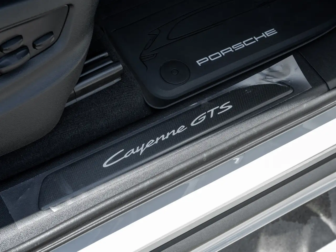 Porsche Cayenne photo Porsche Cayenne