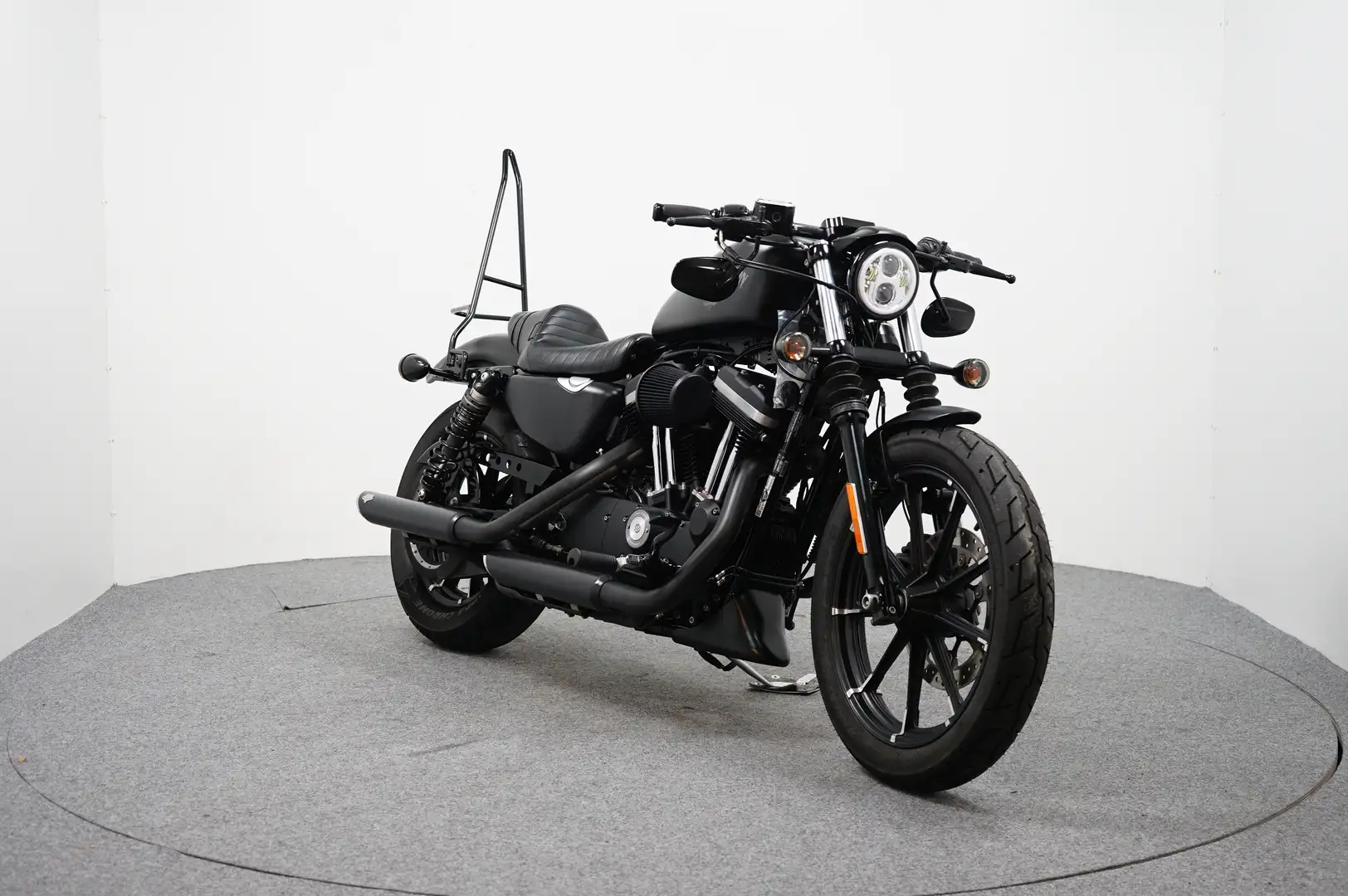 Harley-Davidson XL 883 N Iron Zwart - 2
