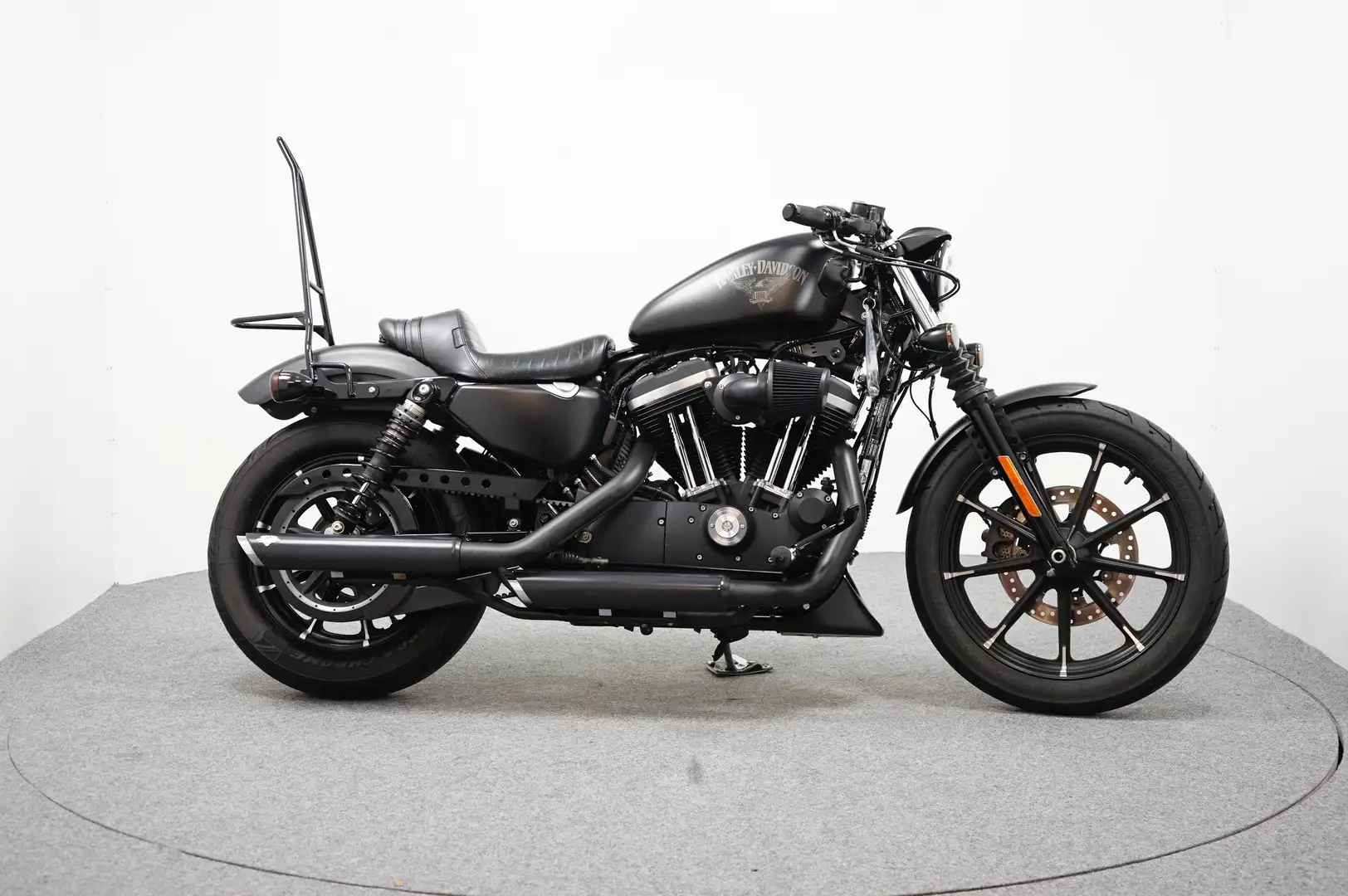 Harley-Davidson XL 883 N Iron Zwart - 1
