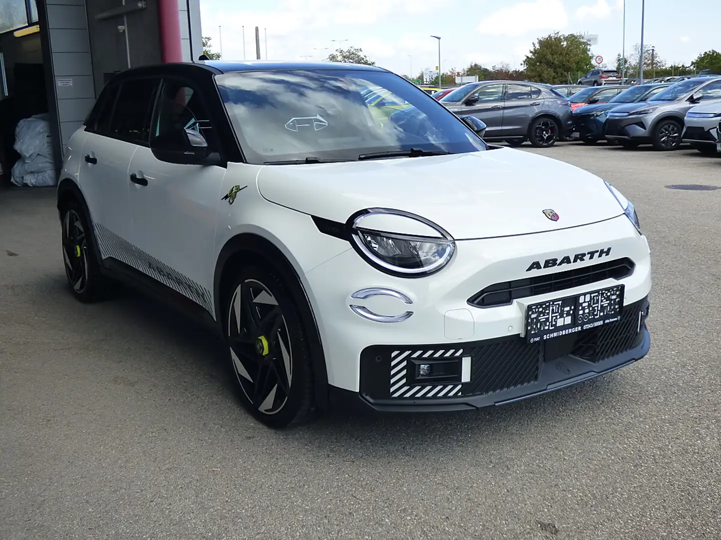 Abarth 600e 54kWh Competizione LAGER Weiß - 2