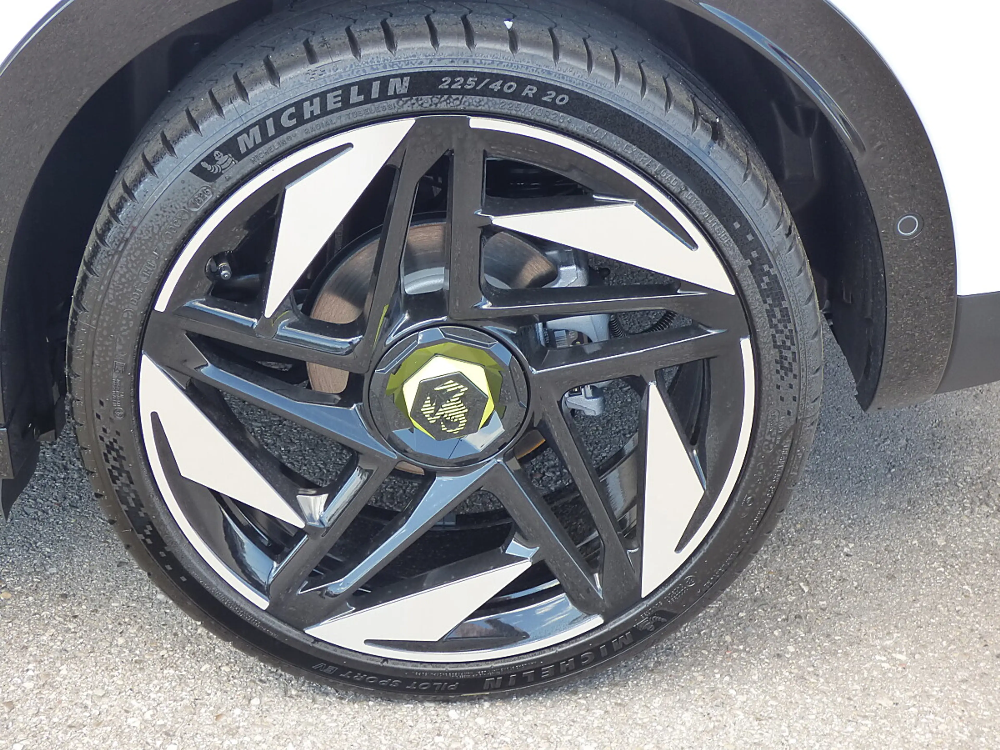 Abarth 600e 54kWh Competizione LAGER — photo 5