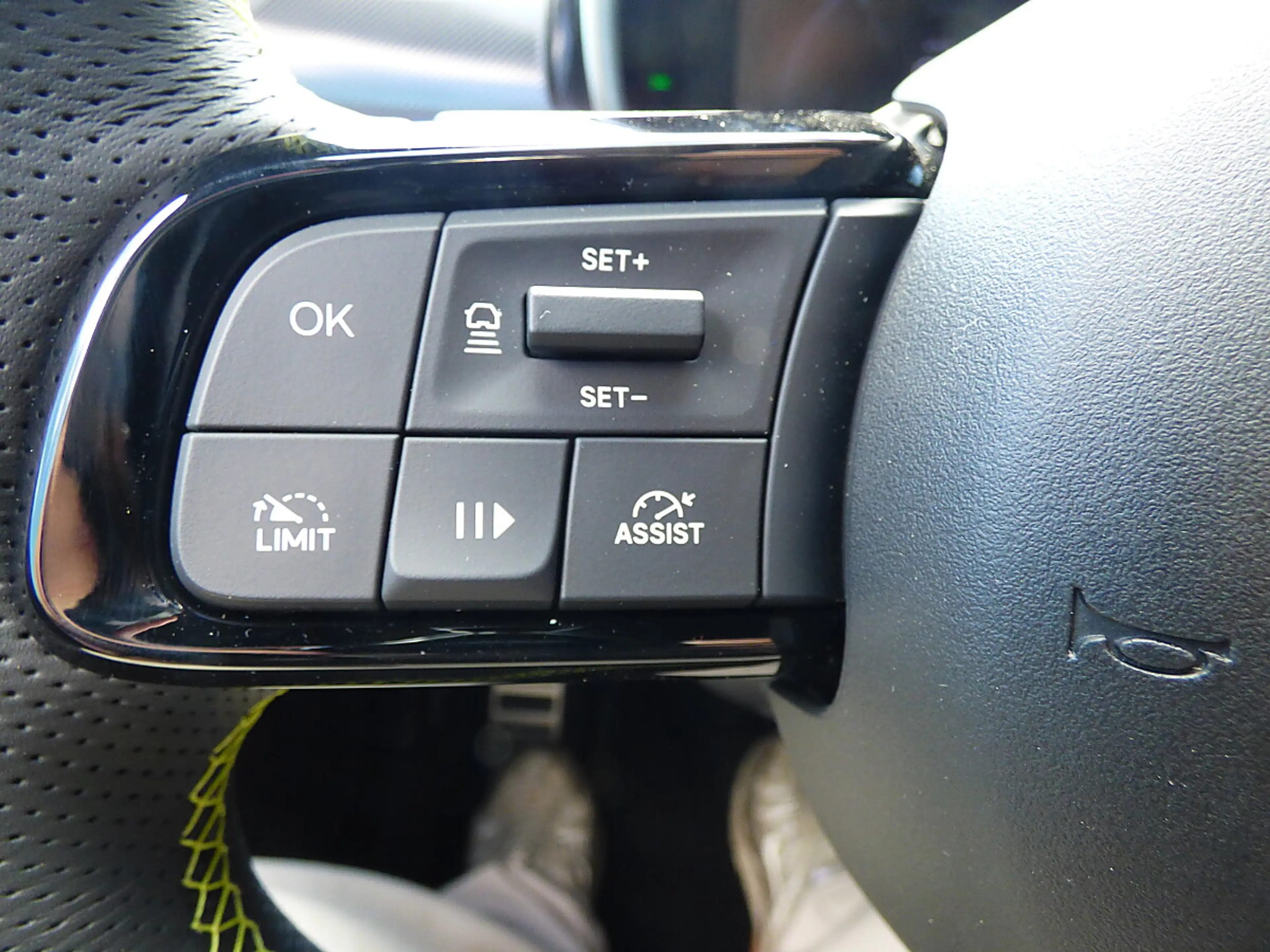 Abarth 600e 54kWh Competizione LAGER — photo 11