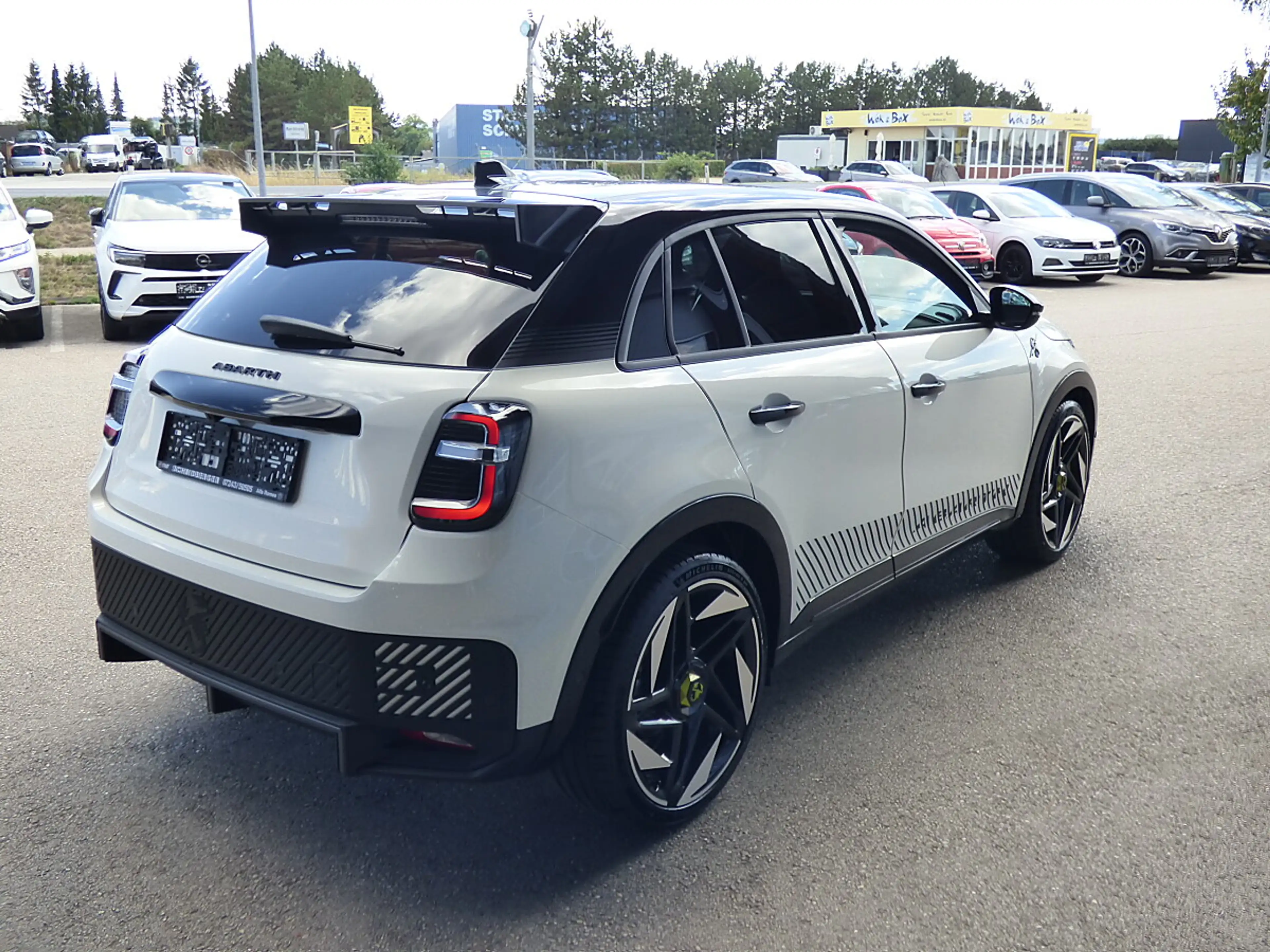 Abarth 600e 54kWh Competizione LAGER — photo 3