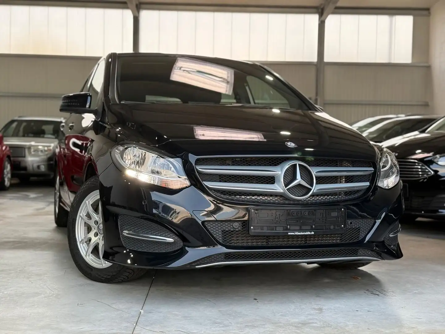 Mercedes-Benz B 180 Kamera Navi SHZ Tempomat Noir - 1