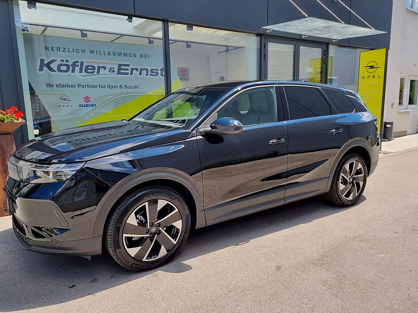Opel Grandland 1.2 MHEV GS Aut. Schwarz - 1