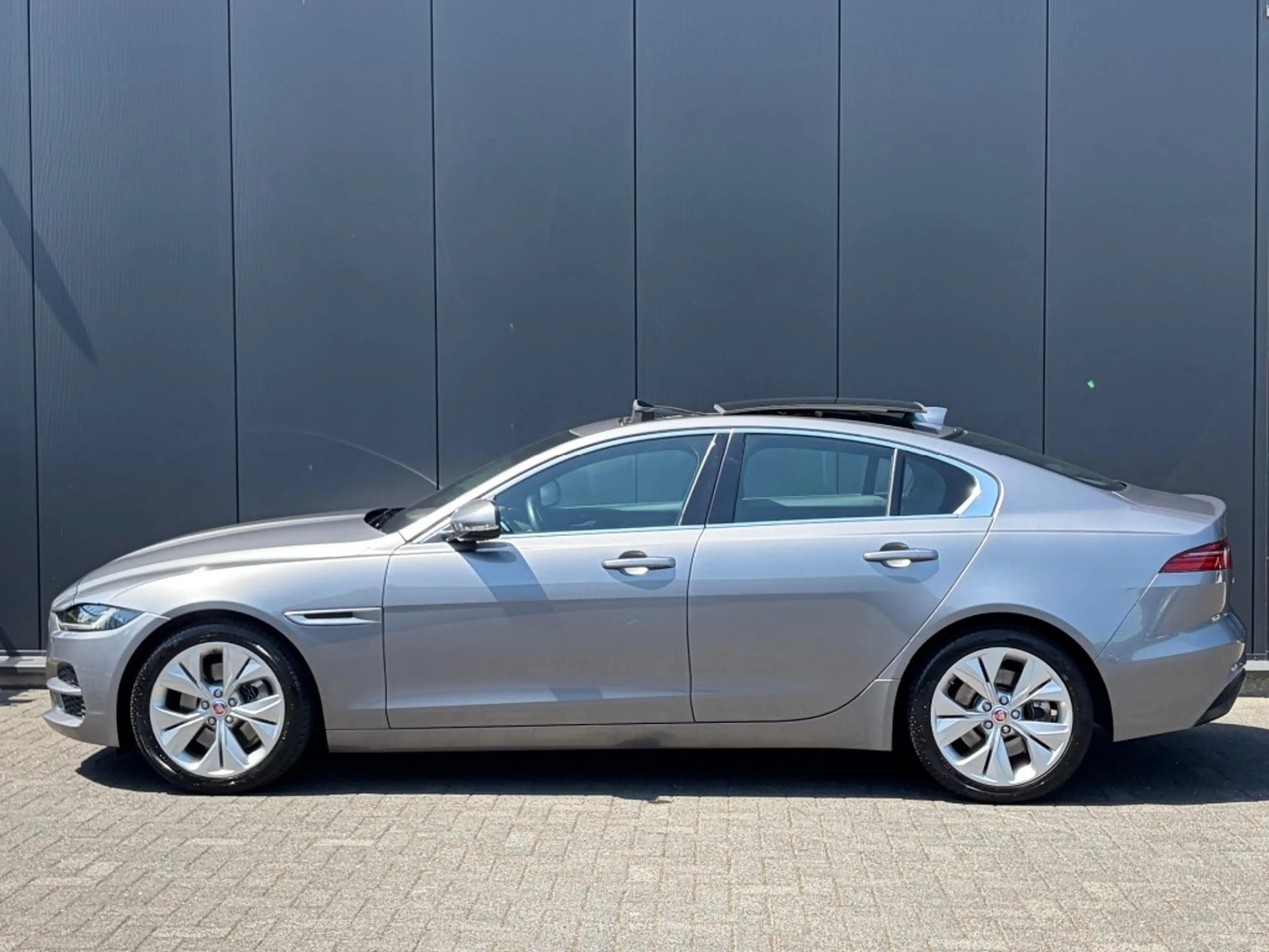 Jaguar XE 2.0 P250 Aut. Pano Leder Camera LED Carplay Androi — photo 10