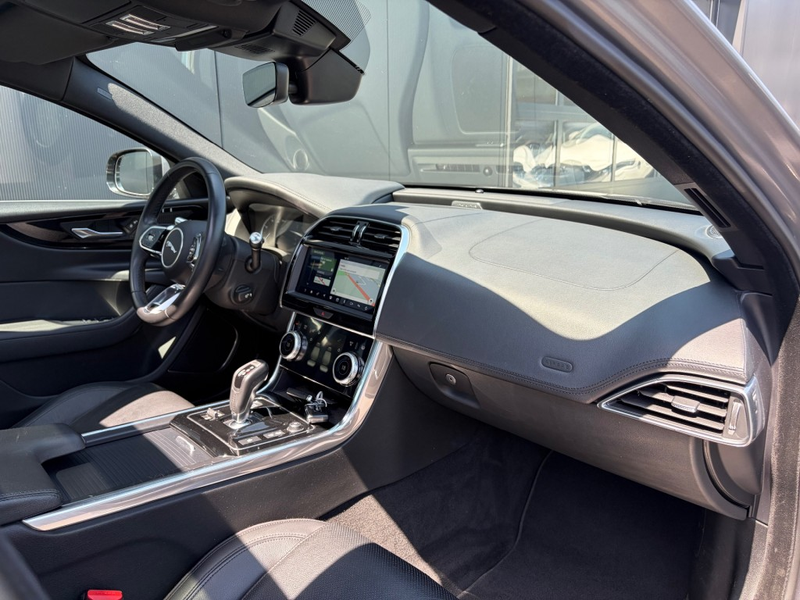 Jaguar XE 2.0 P250 Aut. Pano Leder Camera LED Carplay Androi — photo 5