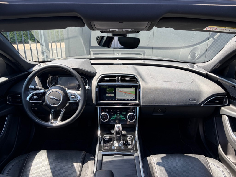 Jaguar XE 2.0 P250 Aut. Pano Leder Camera LED Carplay Androi — photo 6