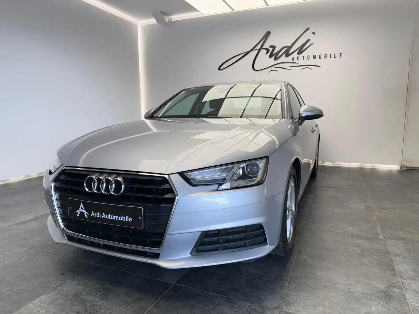 Audi A4 2.0 TDi *GARANTIE*VIRTUAL*SIEGE CHAUFF*GPS*CRUISE* Grijs - 1