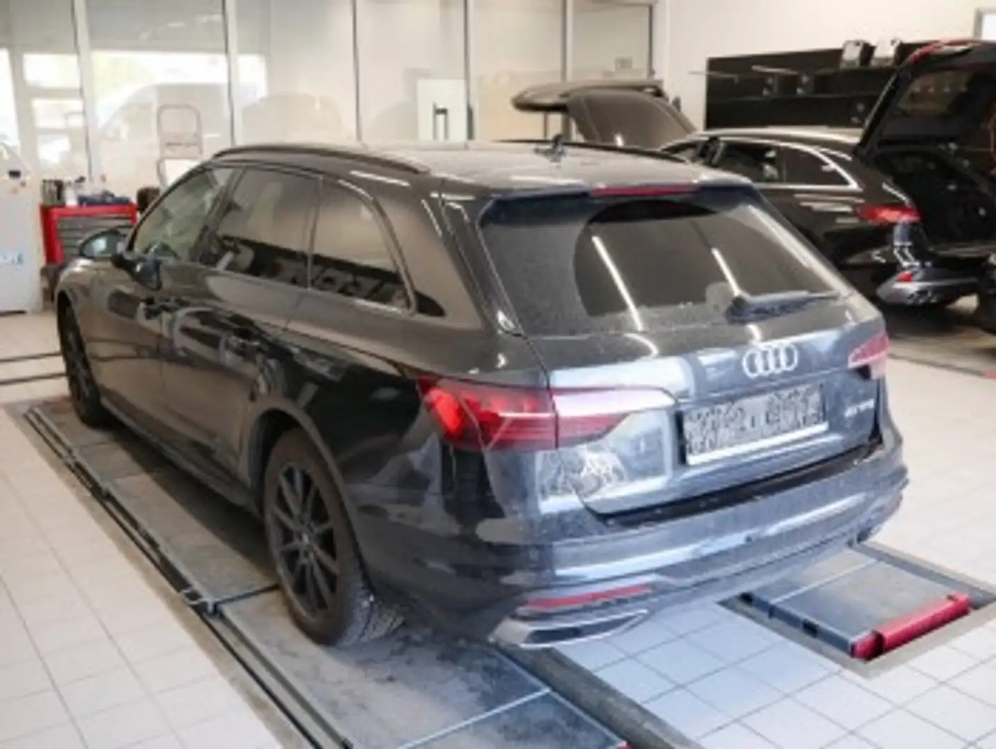 Audi A4 Avant 40 TFSI advanced Matrix AHK Standh. Schwarz - 2