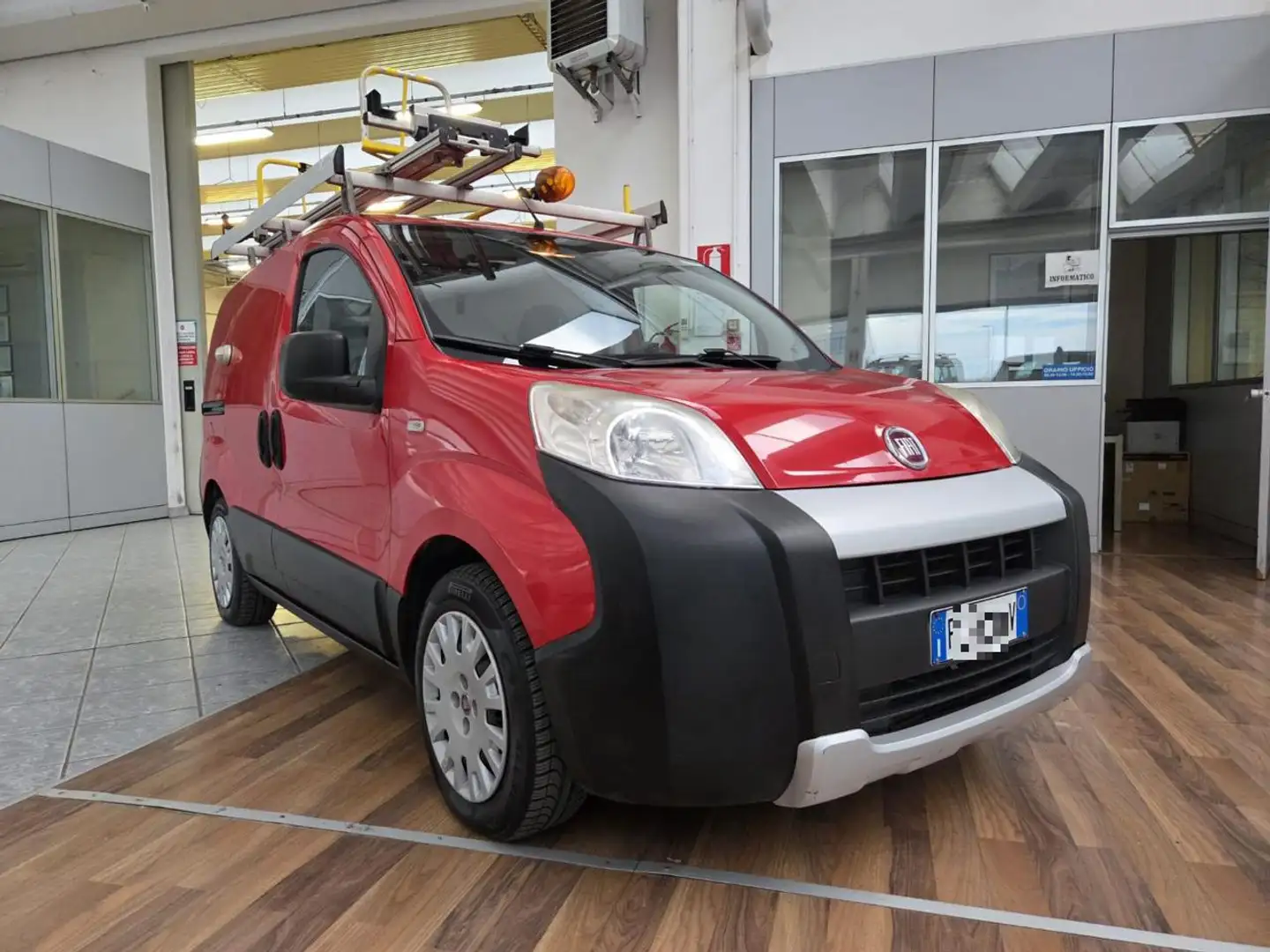 Fiat Fiorino 1.3 MJT 80CV Adventure con Traction Plus-Euro6b Червоний - 1