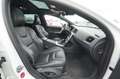 Volvo V60 D6 AWD Twin Engine Momentum R-Design Hybrid Weiß - thumbnail 16
