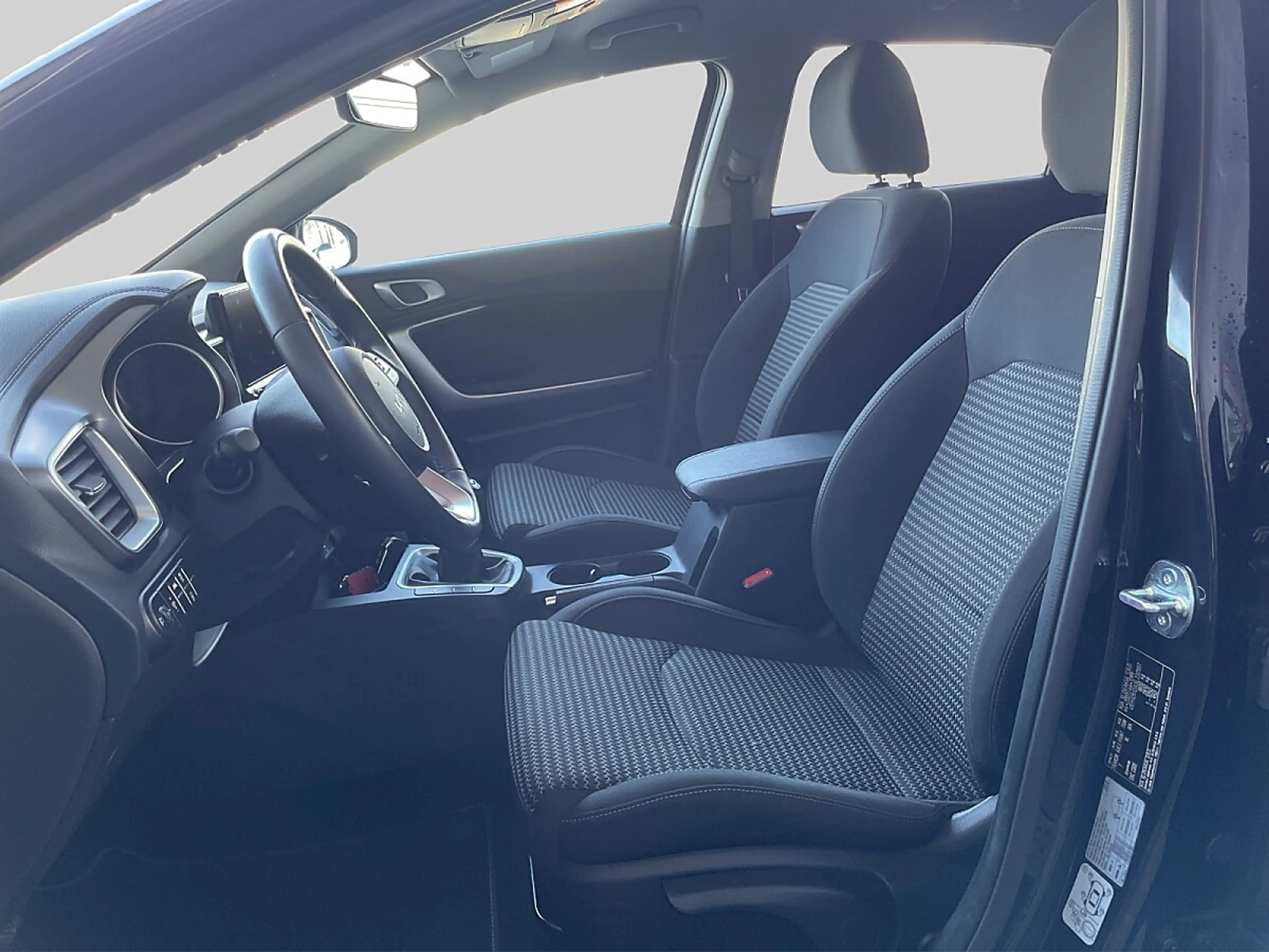 Kia Ceed / cee'd ceed 1,0 T-GDI GPF Silber — photo 6