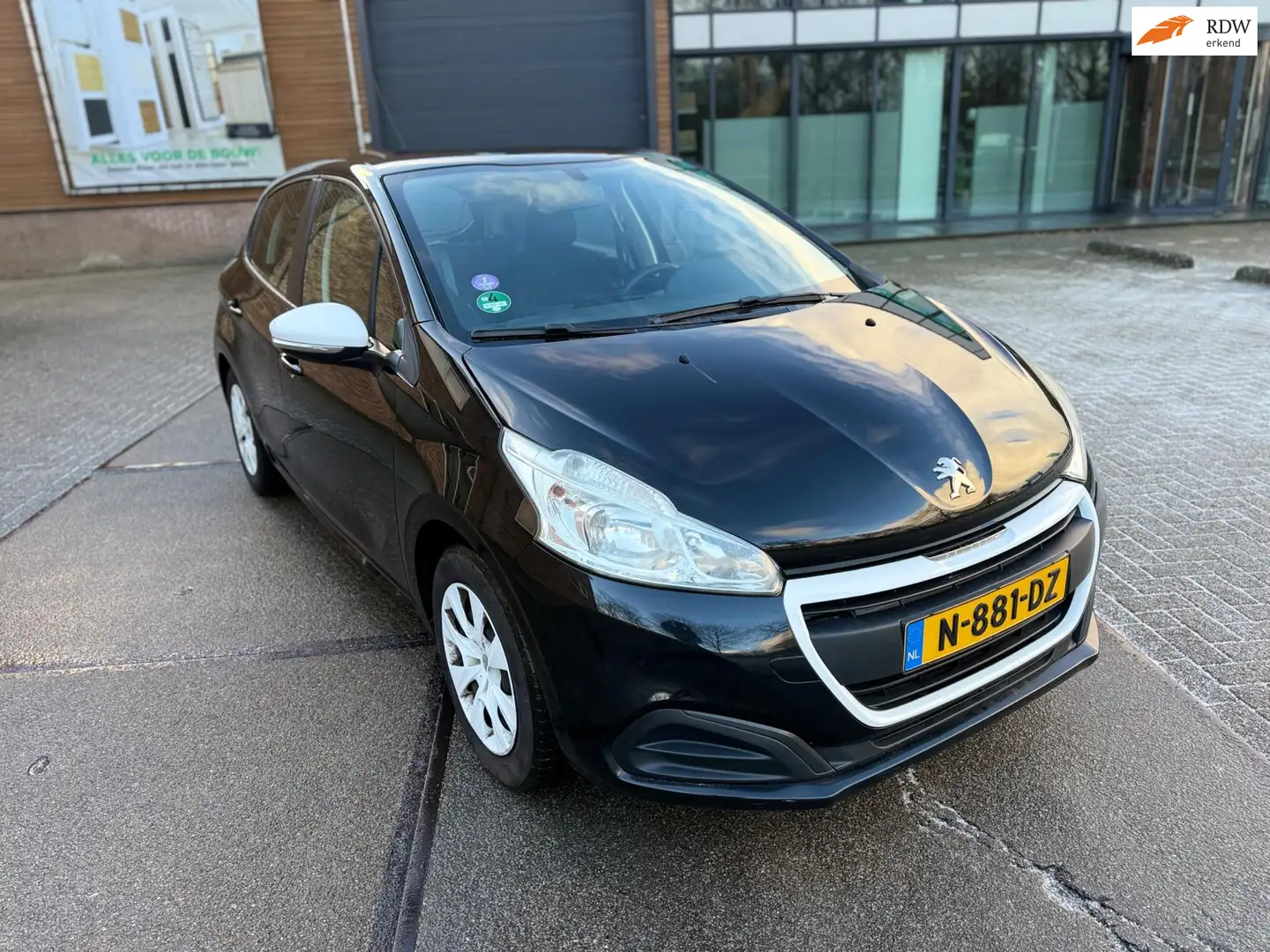 Peugeot 208 1.0 PureTech Access Schwarz - 1