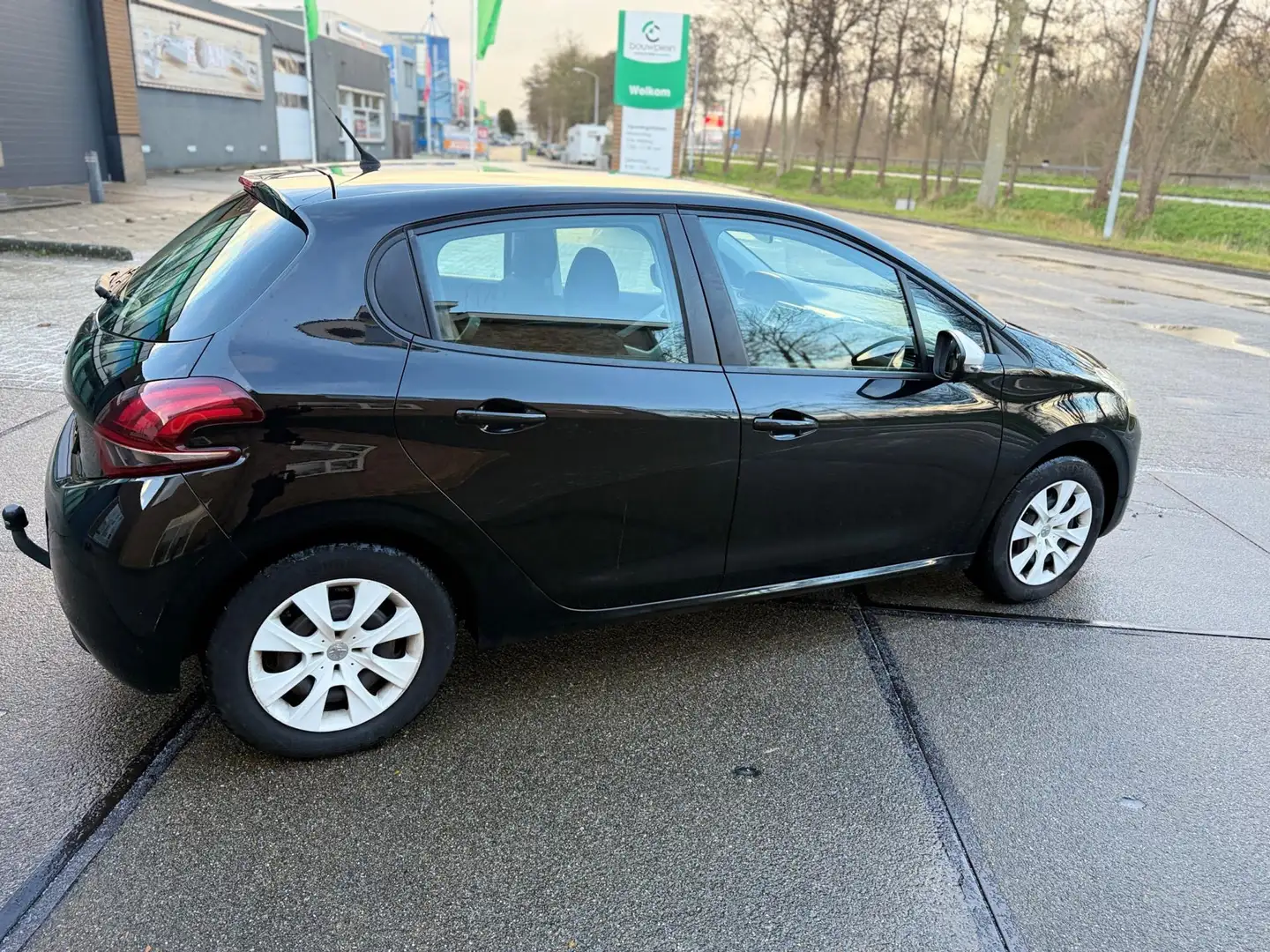 Peugeot 208 1.0 PureTech Access Schwarz - 2