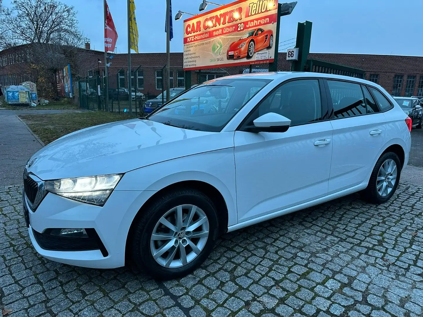 Skoda Scala Ambition LED/NAVI/Automatik Weiß - 1