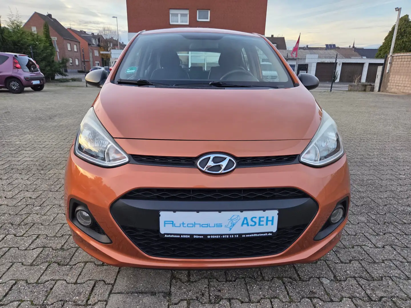 Hyundai i10 i10 1.0 Klima/Garantie/Scheckheft/Inspektion Neu Orange - 2