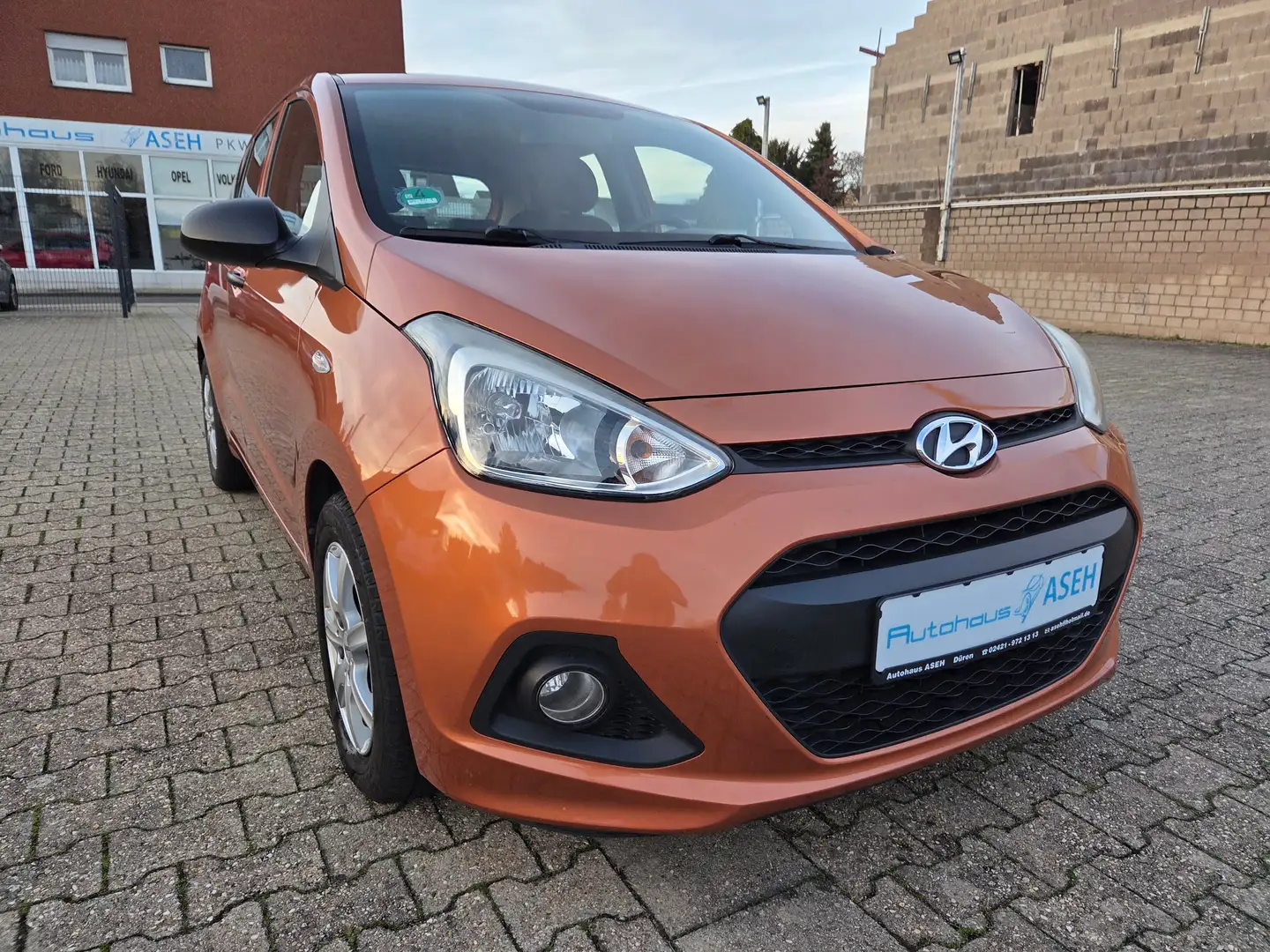 Hyundai i10 i10 1.0 Klima/Garantie/Scheckheft/Inspektion Neu Orange - 1
