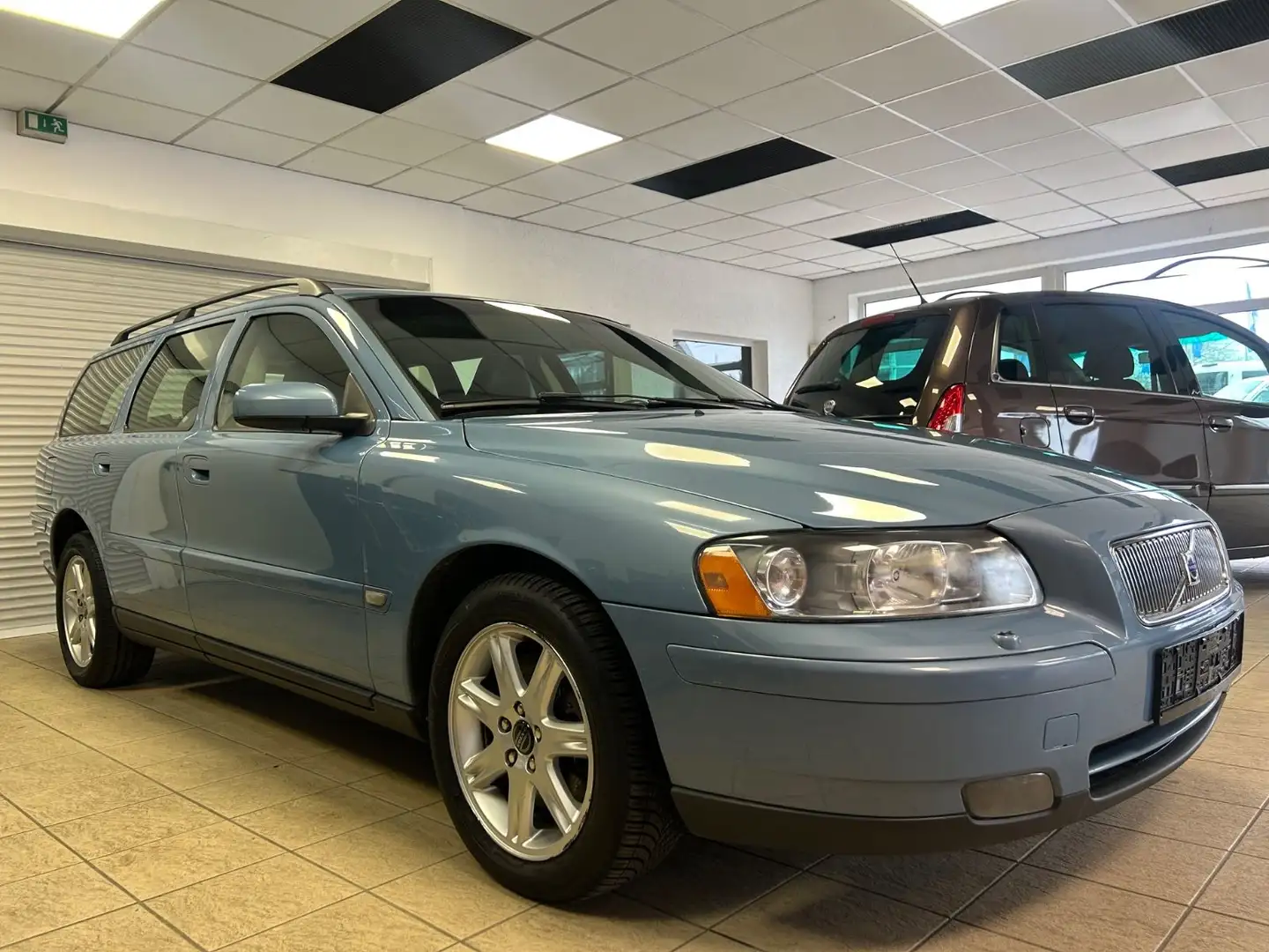 Volvo V70 Kombi Blau - 2