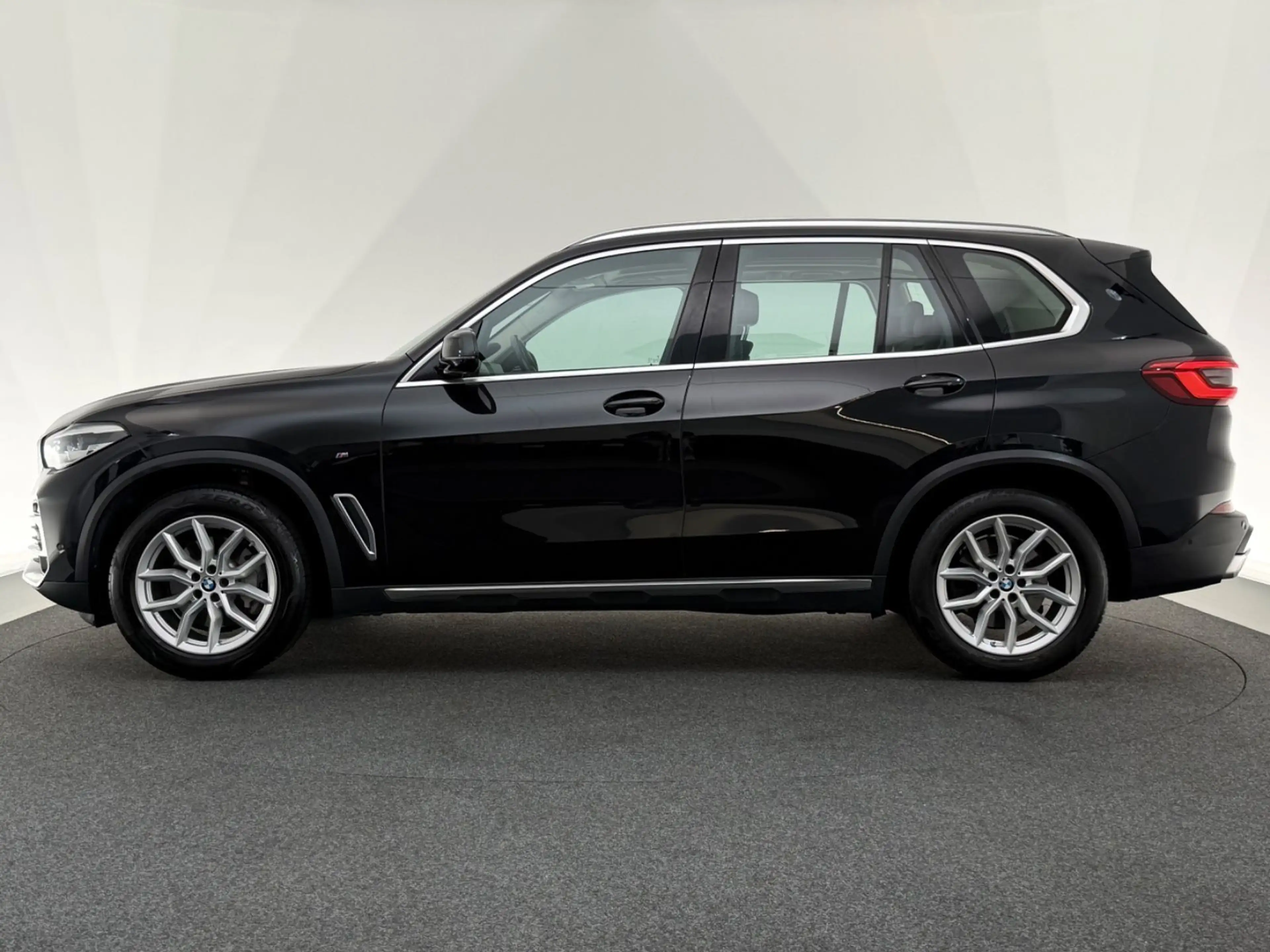 BMW X5 30d xDr.*xLINE*LED-PANO-AHK-PANO-HARMAN-HUD — photo 4