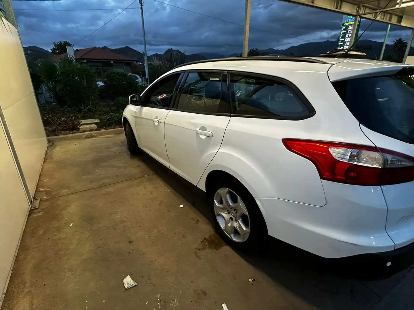 Ford Focus N1 autocarro 5 posti 1.5 tdi SW - 2