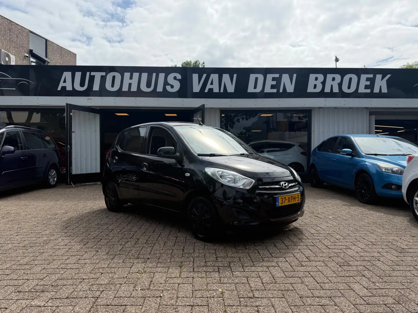 Hyundai i10 1.1 i-Drive Cool 5Deurs Airco Elek Pakket Nw Apk I Noir - 1