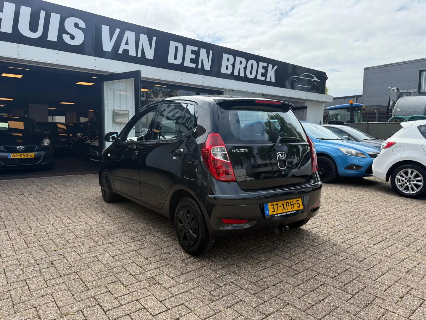 Hyundai i10 1.1 i-Drive Cool 5Deurs Airco Elek Pakket Nw Apk I Noir - 2